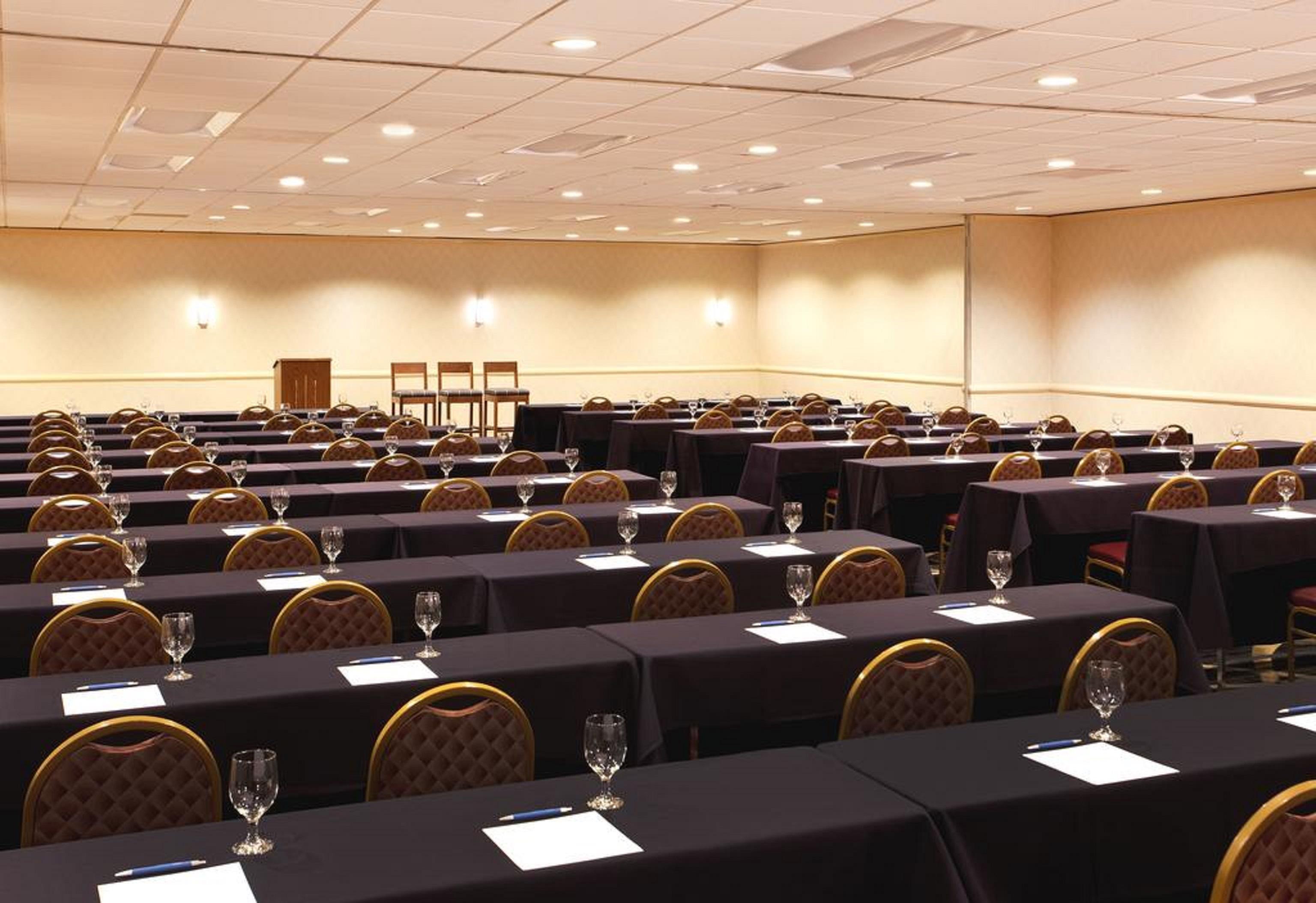Four Points By Sheraton Cleveland Airport Business foto